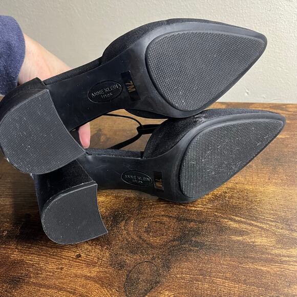 Anne Klein Barclay Pumps 7 M Black T-Strap Block Heel Almond Toe Comfort Chic - Picture 10 of 11